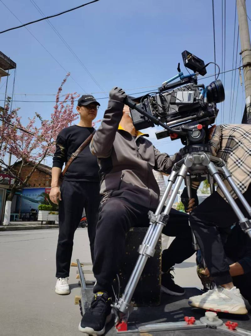 甘德县广告片拍摄：快消品牌爆款之选，网感内容适配社媒传播！
